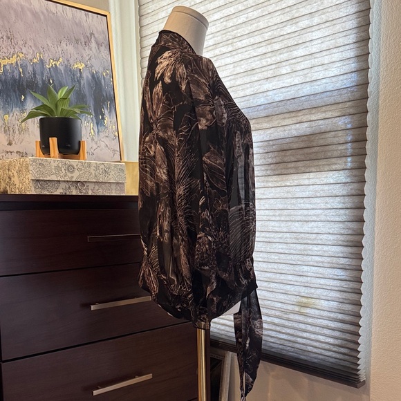Woman's Sheer Black and Brown Silk Floral Kimono w/ Tie. Size 2/L - Picture 3 of 6